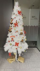 4ft / 5ft / 6ft / 7ft White Christmas Tree Christmas Xmas tree decoration for Home Garden Party School Shopping Mall Bar Hotel and any place hight quality-Metal Stand