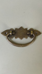 Tarikan Laci Kuningan Antik Motif Polos Ukir