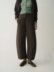 INSIS FEMME | Retro Simple Double Button Waist Curved Capri Pants