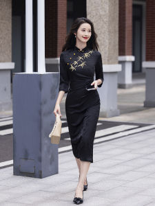 Elegant Chinese New Style Wedding Dress Skirt for Girls Engaging in Daily Wear Artistic Retro Bamboo Design Low Slit Chines