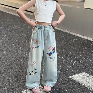 กางเกงยีนส์เด็กผู้หญิง กางเกง เด็ก เวอร์ชั่นเกาหลี น่ารัก กระเป๋าหลาย ลายการ์ตูนน้องหมา【จัดส่งจากประเทศไทย】