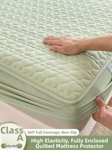 Kiss Dear | Waterproof Non-slip Bed Cover