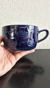 Ceramic cat mug with a cover