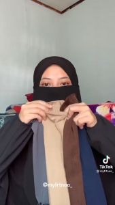 Handsock Polos Tanpa Lubang Jempol: Desain Simpel & Nyaman