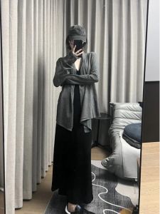 เสื้อคาร์ดิแกนถักแขนยาวสีเทาสำหรับผู้หญิง ทรงหลวมสบาย ๆ สำหรับฤดูใบไม้ผลิและฤดูใบไม้ร่วง เสื้อคลุมไหล่แบบสวมสบาย