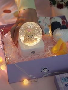 Hộp Nhạc Cầu Tuyết Hình Bánh Cupcake Trang Trí