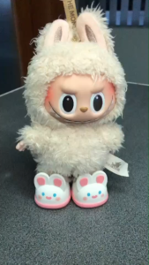 รองเท้าlabubu macaron 17cmใส่สำหรับตั้งโชว์ ไม่สามารถพาเที่ยวได้ น่ารักๆ มี 3 แบบ พร้อมส่ง