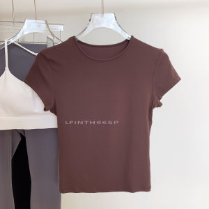 เสื้อยืดโยคะแขนสั้นผ้าไนลอนระบายอากาศได้ดีสำหรับผู้หญิง ทรงสลิมฟิต ดูดซับเหงื่อ ยืดหยุ่นสูง เหมาะสำหรับการออกกำลังกาย โยคะ พิลาทิส วิ่ง ฟิตเนส