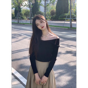 เสื้อยืดแขนยาวไหล่เดียวสไตล์ฝรั่งเศสสวยงามสำหรับผู้หญิง ฤดูใบไม้ผลิและฤดูใบไม้ร่วง เสื้อผ้าทำงานทรงเข้ารูปเซ็กซี่