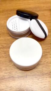 ตลับแป้งแมคแป้งพรีเมี่ยมพกพาง่าย สีขาวดำ มีฝาหมุนกันหก ส่งจากไทย