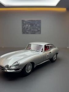 Maisto | Jaguar E-TYPE Car Model Alloy Simulation Retro Classic Toy for Boys Collection Ornaments 1:24 Scale