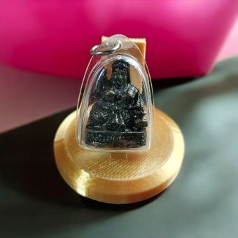 รูปจากผู้ขายบน Lazada: นางกวัก พร้อมกรอบใส สินค้าจัดส่งจากไทย ตั้งราคา ฿159 ขายแล้ว 123 ชิ้น