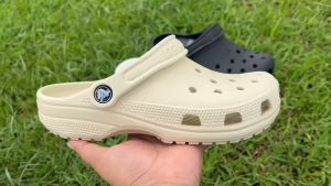 Crocs รองเท้าแตะ สวมสีมากมาย หนุมๆไส่สบาย ไซส์ M4-M11 รองเท้าแตะผู้หญิงผู้ชาย ผู้ชาย สวมให้ความสวยความงาม