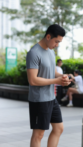Áo thun nam thể thao cổ tròn tay ngắn Mentoris Vải thun lạnh thoáng khí Co giãn thoải mái MATS25S001