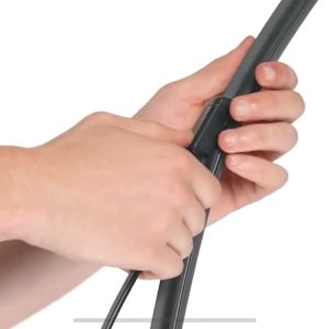 ใบปัดน้ำฝนตรงรุ่น (1คู่) FORD FOCUS ทุกรุ่น ปี 04-18 แถมฟรีน้ำยาเคลือบกระจก+ผ้าไมโครไฟเบอร์