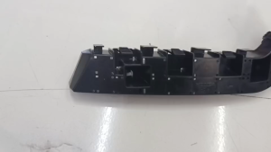 ตัวล็อค  ปลายกันชนหน้าข้างซ้ายLH