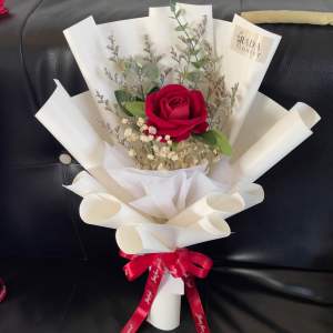 ช่อกุหลาบกำมะหยี่แต่งดอกไม้แห้งตรงปกล้าน%