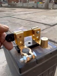 C0F0E. 12v 24v Battery Negative Brass Circuit Breaker Switch/Post Blade Switch/Top Post Blade Master Switch Car Battery Power-Off Switch/Battery Master Switch Separator Battery Adapter For Auto Car Rv Boat Truck Cut Off Shut Off Switch.