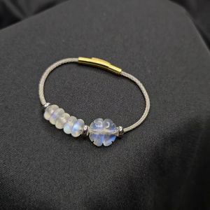 Q2129 Vòng ngũ điếu cỏ 4 lá Moonstone dây cáp khóa bấm cho Kim và Thuỷ - Phong Thuỷ TUDO P