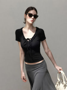 QIANMANZI | Áo Thun Tay Ngắn Cổ V Đính Dây Slim Fit Trẻ Trung