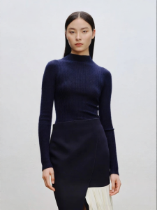 Cashmere Seamless Knit Turtleneck Sweater