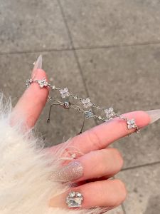 Lucky Four Leaf Clover Bracelet for Women Elegant Fashion Jewelry Gift for Best Friend Fine Craftsmanship Alloy Silver Plated