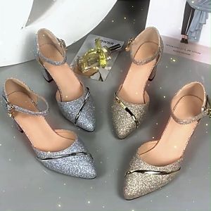 รองเท้าแตะส้นสูงสตรีขายดีฤดูร้อนสไตล์โรมันใหม่ส้นหนาชี้นิ้วเท้าด้านข้างระบายอากาศรองเท้าส้นสูง