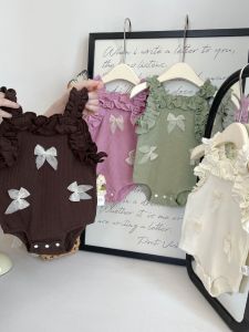 เสื้อผ้าฤดูร้อนสำหรับทารกแรกเกิดรอมเปอร์สูทสายเดี่ยวชายลูกไม้สำหรับเด็กทารกติดโบว์สไตล์ตะวันตกแบบบางชุดจั๊มสูทน่ารักชุดปีนเขา