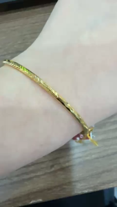 POH HENG Jewellery 22K Luxe Gleam Bangle in Yellow Gold[Price By Weight]