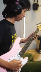 Kowe Gitar Elektrik Original Seri Stronger Model Strato Paket Bundling Hemat