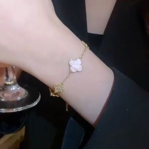 Gelang Empat Daun Semanggi: Gelang Mewah Ringan & Ceruk COD