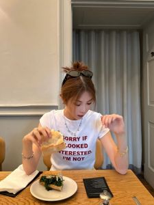 เสื้อยืดคอกลมแขนสั้นทรงหลวมสไตล์ย้อนยุค ทรงพอดีตัว ผ้าฝ้ายแท้ ลายตัวอักษร สไตล์อเมริกัน เสื้อผ้าทำงานฤดูร้อน