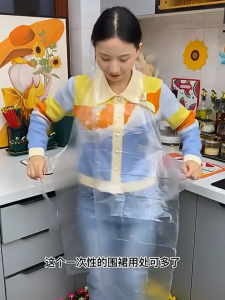 ผ้ากันเปื้อนแบบใช้แล้วทิ้งผ้ากันเปื้อนพลาสติกวัสดุพลาสติกใสน้ำมันหลักฐานใช้แล้วทิ้งสำหรับทำอาหารปิกนิกบาร์บีคิวสำหรับบ้า