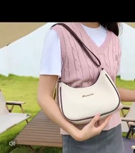 กระเป๋าแฟชั่น กระเป๋าสะพายข้าง มีซิป จุของได้เยอะ แฟชั่นเรียบง่าย