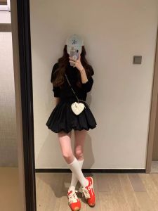 Váy Ngắn Chữ a Xếp Ly Màu Đen Cạp Thấp Phong Cách Pháp Cho Nữ Mùa Xuân 2025 Váy Công Sở Màu Trơn Váy Chữ a Xếp Ly