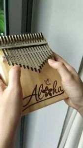 Đàn kalimba Aloha 17 phím QUYNHLEMO Kalimba giá rẻ tặng túi thổ cẩm