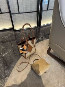 Summer Beach Vacation Woven Bucket Bag Womens Single Shoulder Straw Bag Casual Fashion Trend Soft Handle Tote Bag for Youth