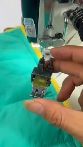 chân vịt may diễu mí có bánh xe sử dụng cho máy khâu chống nhăn vải Chân Vịt Diễu Bằng Nhựa Và Sắt - Lazada