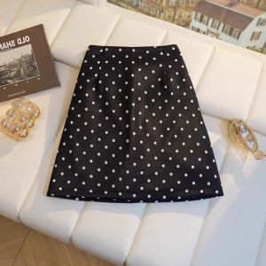 กระโปรงทรงเอเอวสูง กระโปรงสั้นลายจุด เอฟเฟกต์กระชับสัดส่วน แฟชั่น ฤดูใบไม้ร่วง ปี 2025 เสื้อผ้าทำงานสไตล์สาวๆ
