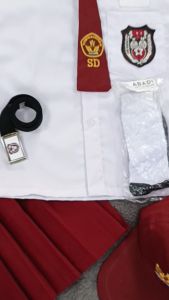 setelan seragam sekolah merah putih perempuan lengan pendek sd kelas 1-6 topi merah polos