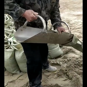 Newyorkbigsale ที่กรอกทราย อุปกรณ์กรอกทราย ลงถุง มีที่จับ No.KS223