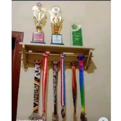 Rak Piala dan Medali