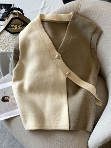 Fall Fashion Sweater Vest Womens Sleeveless Knitted Tank Top Button Design Casual V-neck Short Length Asymmetrical Outfit