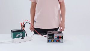 ชาร์จเร็ว 10 นาที! เครื่องชาร์จแบตเตอรี่รถยนต์ เครื่องชาร์จ 12v24v การแปลงรับรู้โดยอัตโนมัติเหมาะสำหรับรถยนต์และรถจักรยานยนต์ทุกประเภท หยุด ตู้ชาร์จ แบตเตอรี่