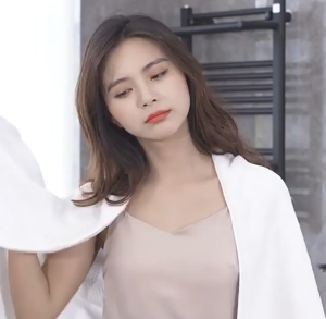 ผ้าขนหนูอาบน้ำแบบพกพา รูป 4 สี ผู้ใช้งานเข้ากันได้ 100% ผ้าขนหนูอาบน้ำหนัก 60 นาที ขนาด 40x55 ขึ้น กับกระดูกโข้ง ลดเลือนการเคยเข้า พร้อมเสื้อคลุมอาบน้ำ (L3-H10)