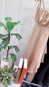 17950 เดรสสายเดี่ยว ระบายเฉียง แต่งตะข่าย