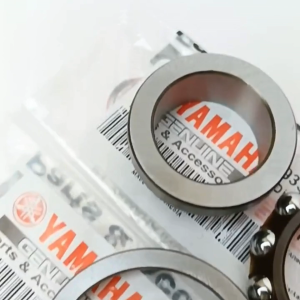 COMSTIR YAMAHA 5BP SCORPIO P (2002-2004) SCORPIO Z ( 2005- 2010 ) SCORPIO NEW (2010- 2014 ) Kualitas original Presisi tidak bengkok dan awet anti karat ori asli YGP cakram disk