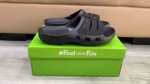 Dép quai ngang crocs chuẩn xịn chống hôi chân nhựa tế bào êm mềm đúc liền khối siêu bền đi mưa lội nước đi biển Crocs Yukon mesa cho nam màu đen