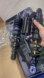 Phuộc xe Wave đen ti vàng co bình dầu trên.