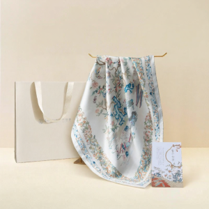 TAIHU SNOW | Mulberry Silk Scarf